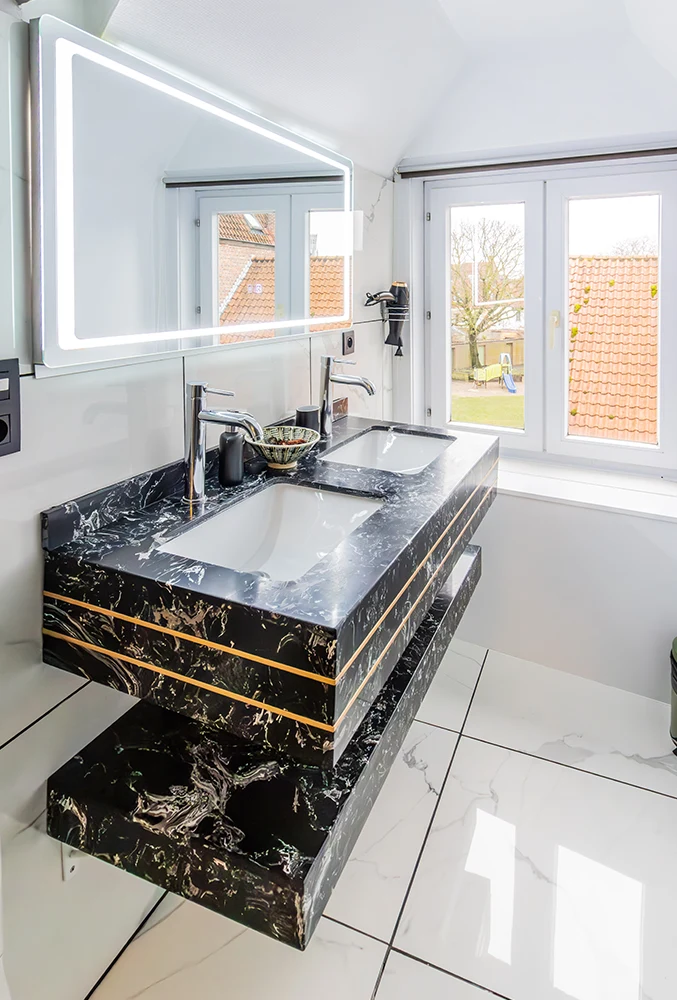 Fully renovated upstairs bathroom at Bob's BnB Bruges